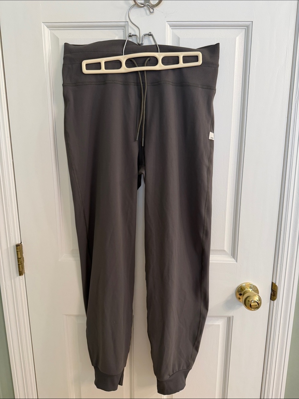 Vuori Women's Joggers in olive Gray